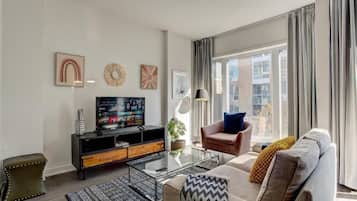 Deluxe Apartment, Balcony, City View | Living area
