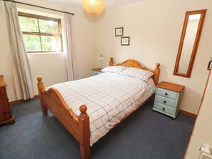 Room - SWALLOW COTTAGE, family friendly, with open fire in Mullion (Helston)
