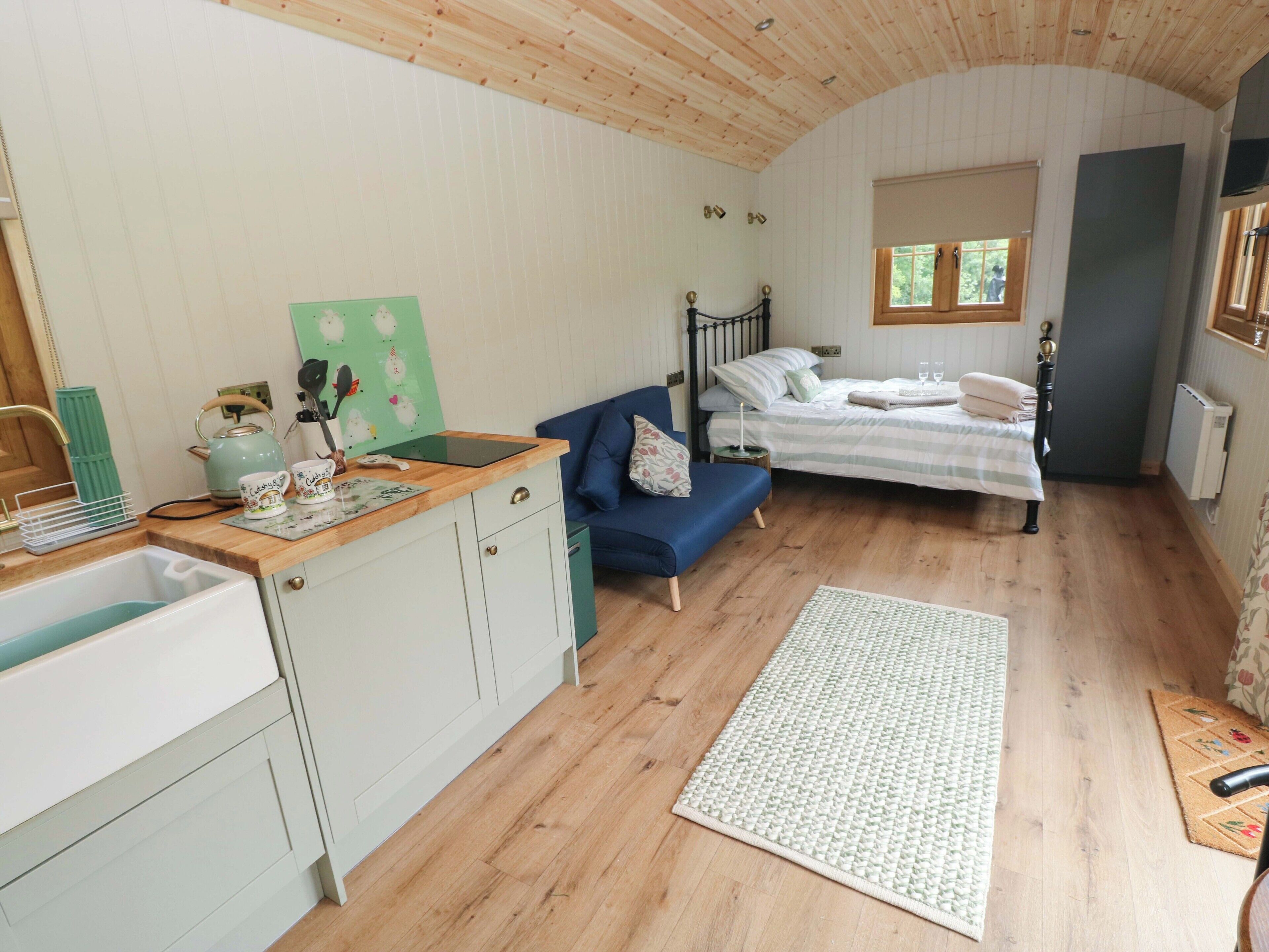 Cwtch Y Bugail 1, Pet Friendly, With A Garden In Llandeilo - Llandeilo