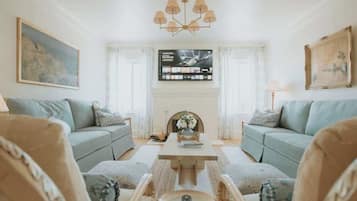 Smart TV, fireplace, books, offices