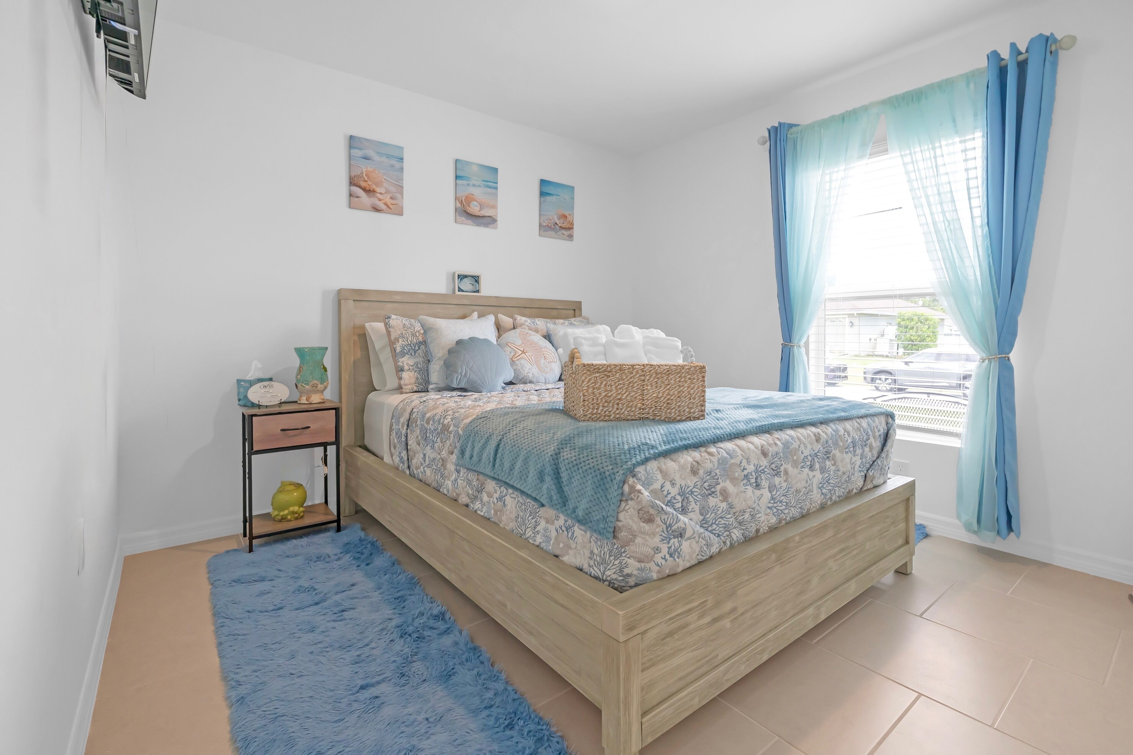 3 bedrooms, iron/ironing board, WiFi, bed sheets