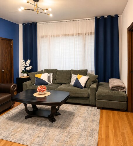 Location Jackpot! Minutes to Downtown, McCormick & Chinatown-free parking