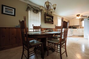 Dining - Chip's Haven at Misquamicut Beach, family-friendly cottage a block from the sand (Westerly)