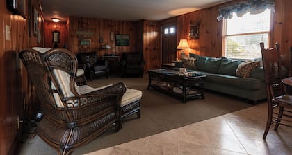 Chip's Haven at Misquamicut Beach, family-friendly cottage a block from the sand