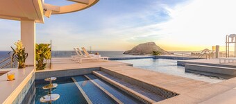 Elegant Beachfront Suite Perfect for a Romantic Getaway in Rio!