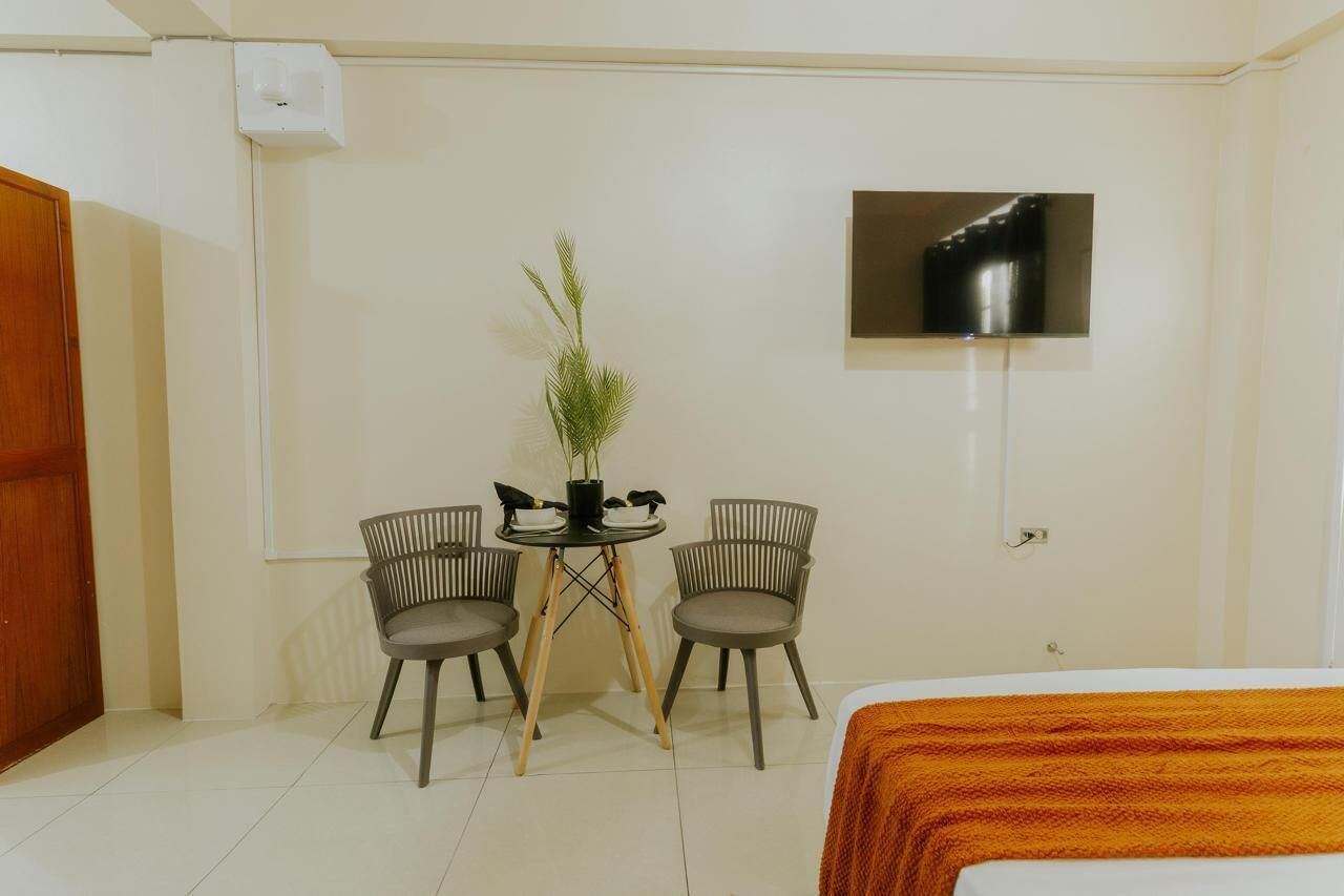 1 dormitorio, tabla de planchar con plancha, wifi y ropa de cama