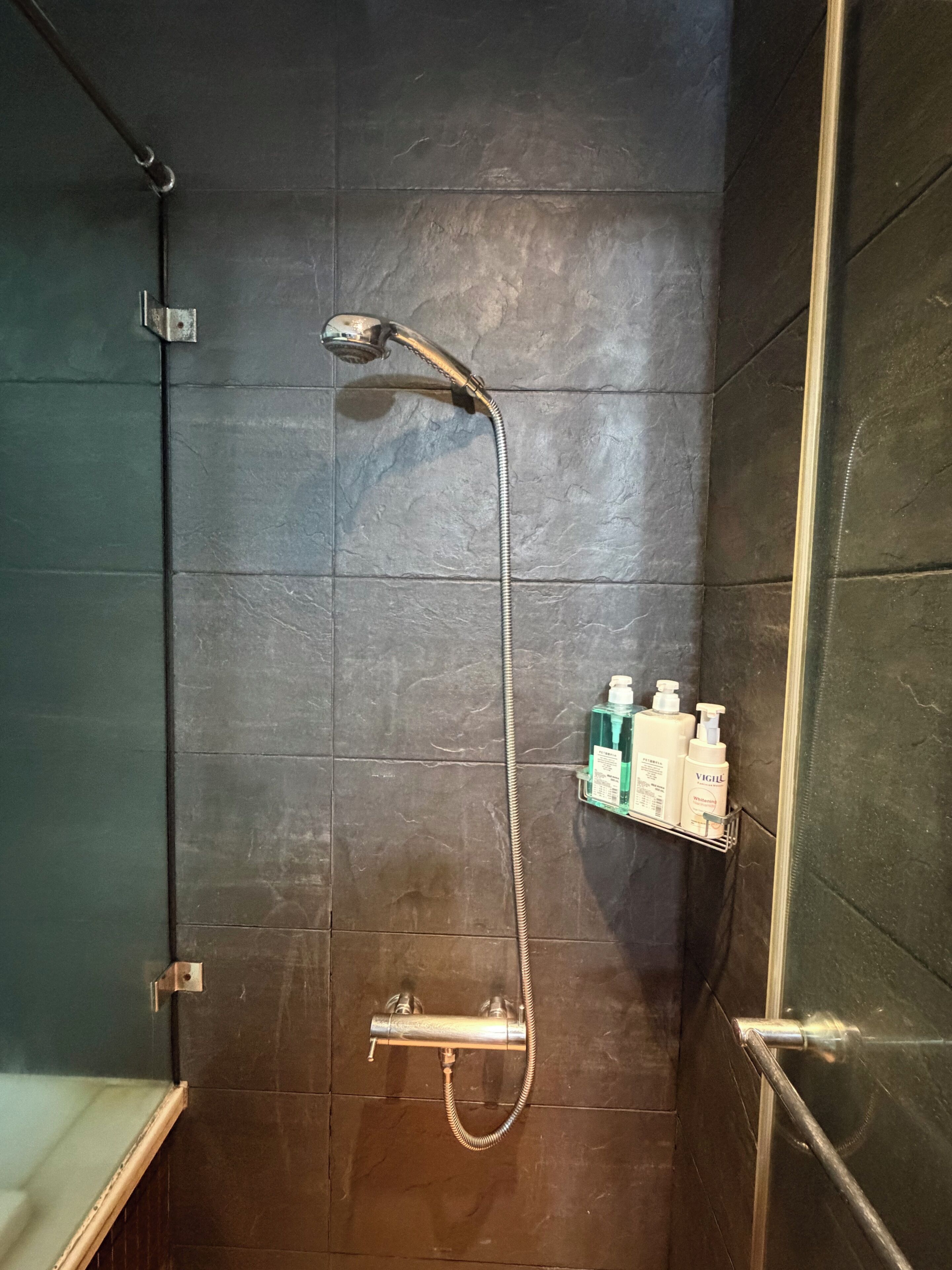 Villa Deluxe, vistas a la ciudad | Baño | Artículos de higiene personal gratuitos, toallas, jabón y champú