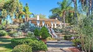 Exterior - Spacious 4BR Estate, Pickleball/Bball Court Surrounded by Trees on 0.74 acres (Poway)