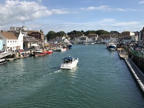 A harbor with boats, a bridge, and buildings along the waterfront. - The Courtyard House (Sleeps 4), Dorchester (Winterborne Came)