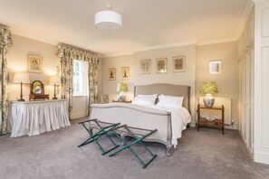 Internet, bed sheets - The Courtyard House, Dorchester, sleeps 4 guests  in 2 bedrooms (Winterborne Came)