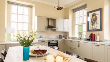 Coffee/tea maker, fridge, microwave, oven