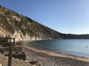 A rocky beach with a clear view of the sea and a steep cliff. - The White House (Sleeps 4) -West Lulworth, Lulworth Cove,sleeps 4 guests  in 2 bedrooms (West Lulworth)
