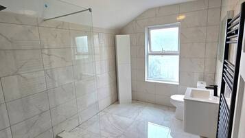 Douche, serviettes fournies