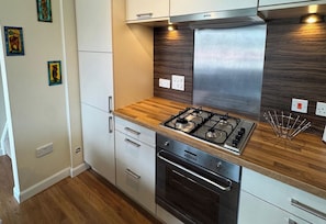 Kühlschrank, Ofen, Herdplatte, Geschirrspüler