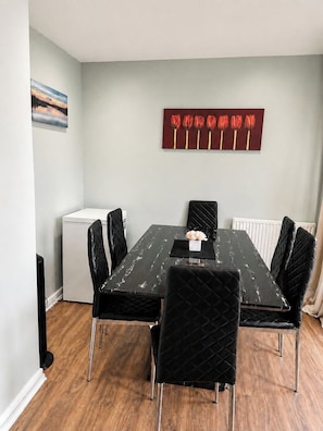 Dining - House Sleeps 5 with Enclosed Garden (Sittingbourne)