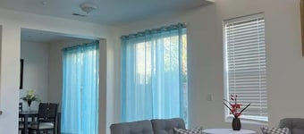 Beautiful 3-bedroom house in tranquil Salinas perfect for your getaway