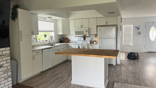 The Burnside Bungalow where Vacation Awaits!