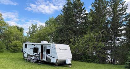 Elm bay camper rental
Right off the shore of wabigoon lake
Perfect family spot