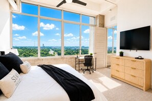 1 Schlafzimmer, Schreibtisch, Bügeleisen/Bügelbrett, Reisekinderbett