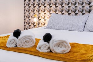 4 Schlafzimmer, Schreibtisch, Bügeleisen/Bügelbrett, Reisekinderbett