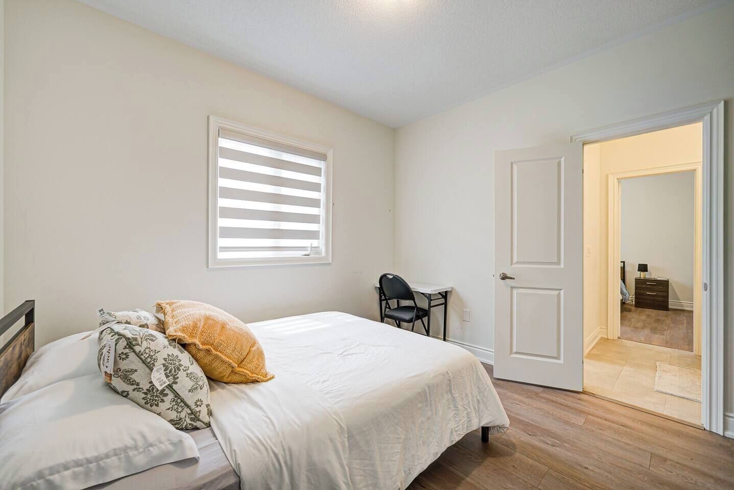 4 bedrooms, desk, iron/ironing board, WiFi