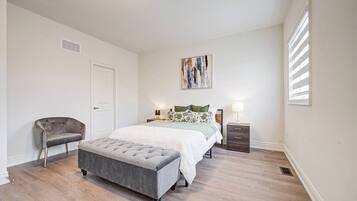 4 habitaciones, escritorio, tabla de planchar con plancha y wifi