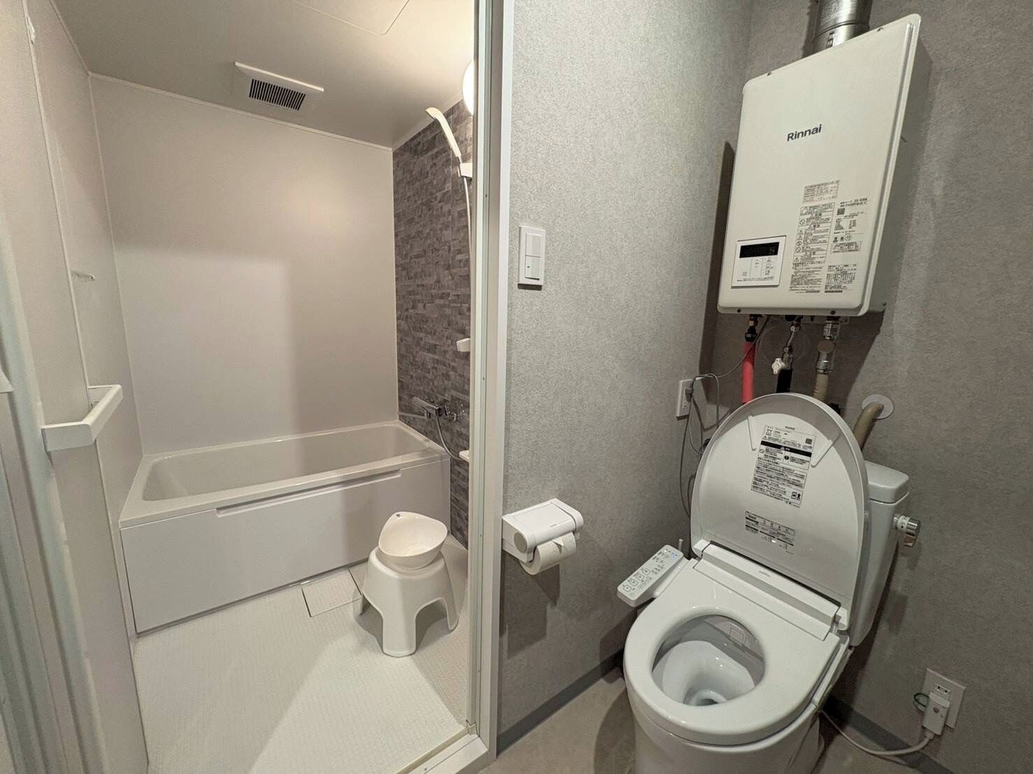 Yu's House 3, Newly Renovated And Open, Is Located Right Next To The East Exit Of Jr Kamata Station And Directly Across From The Kamata East Exit Terminal Bus Stop On The Route From Haneda Airport. - Kawasaki