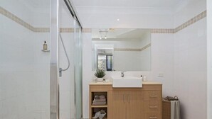 Unclassified image, 2 of 5, button - Elevated CBD Escape Level 6 Views & Resort Facilities (Townsville)