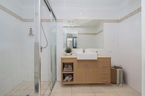 Unclassified image, 5 of 5, button - Elevated CBD Escape Level 6 Views & Resort Facilities (Townsville)