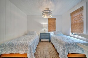 Free WiFi - Bay Breeze Cottage (Treasure Island)