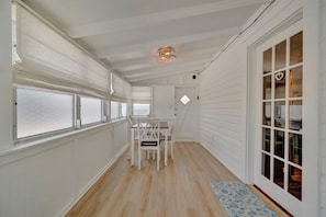Comfort House, 2 Bedrooms | Dining - Bay Breeze Cottage (Treasure Island)