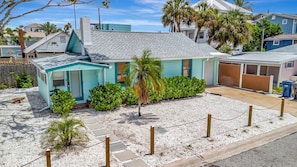 Exterior - Bay Breeze Cottage (Treasure Island)