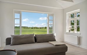 TV - Nice home in Idestrup with WiFi (Idestrup)