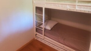 A bunk bed room with a wooden ceiling and a white wall. - Renovated mas with beautiful sea views, accommodating up to 4 guests. (SAINTE MAXIME)