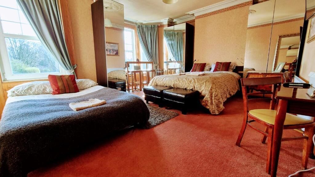 Superior Townhome | Iron/ironing board, WiFi (free)