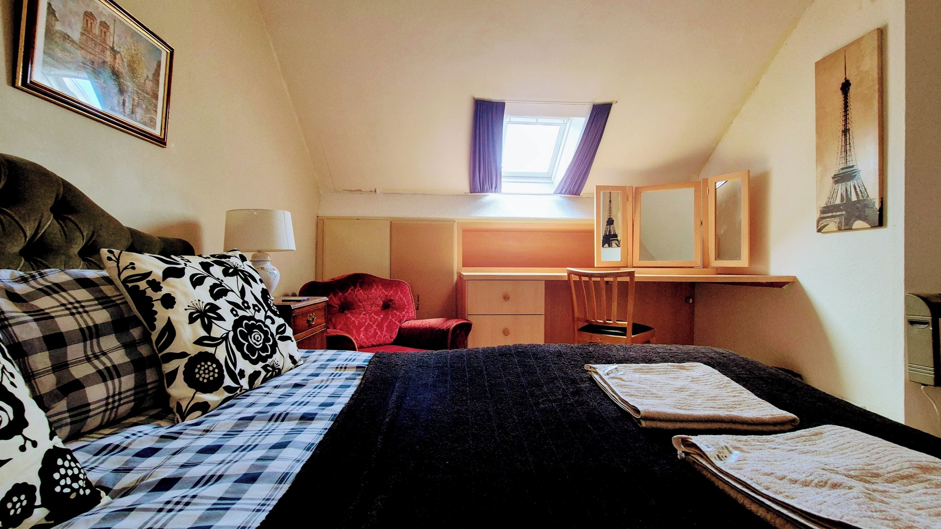 Iron/ironing board, WiFi (free)
