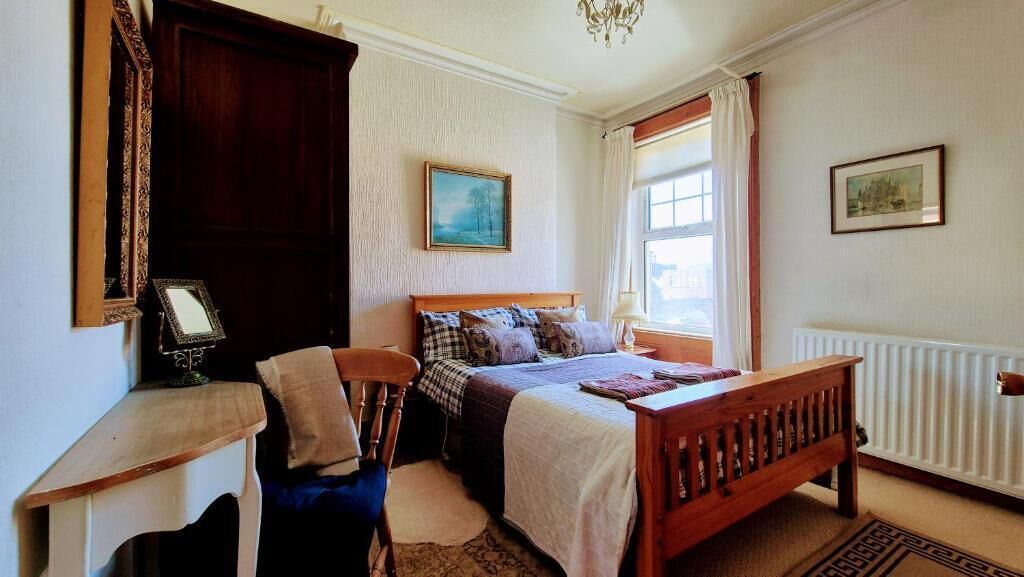 Iron/ironing board, WiFi (free)