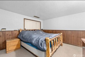 3 quartos, ferros/tábuas de passar roupa, Wi-Fi, roupa de cama