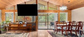 Delightful 3-bedroom lake house with a cabin feel sleeps 6.