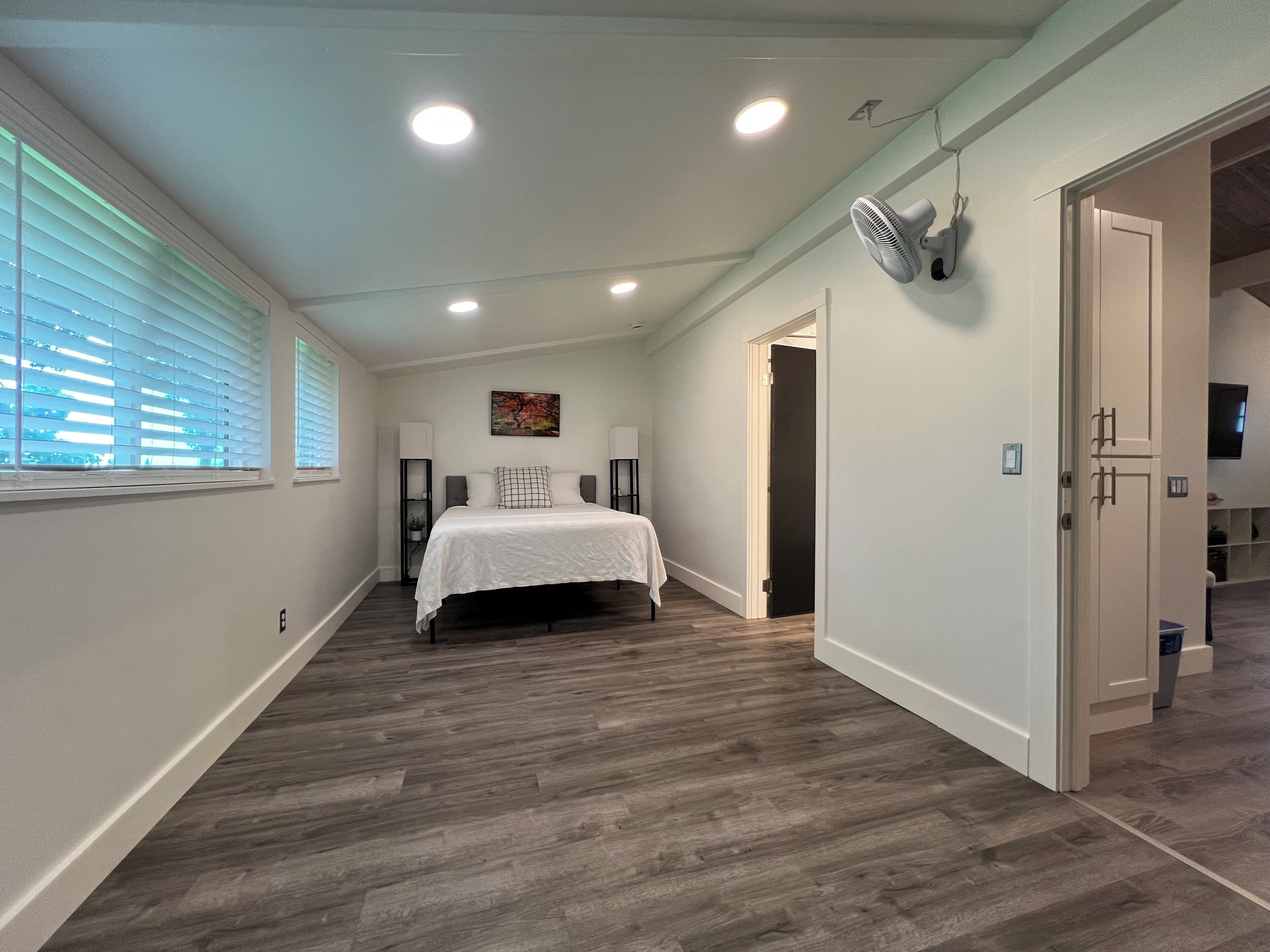 3 bedrooms, WiFi (free), bed sheets