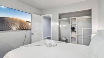2 bedrooms, desk, iron/ironing board, free WiFi
