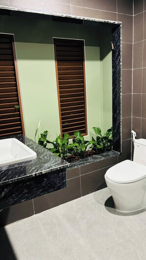 Deluxe Studio, Patio, Garden View | Bathroom - Hannah Homestay Ho Tram  (Ho Chi Minh)