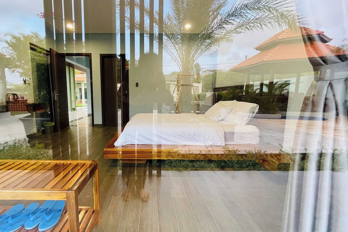 Junior Studio, Patio, Garden View | Desk, WiFi (free)