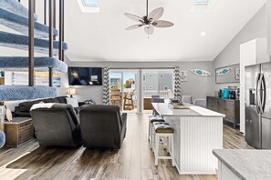 TV - Lookout View | Bayfront, Beach Gear & Family Stay (Ocean City)
