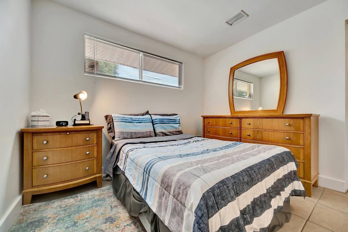 Free WiFi, individually decorated, individually furnished, bed sheets