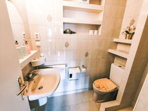 Towels - Ferienwohnung Seeblick 2 by Interhome (Velden am Wörthersee)
