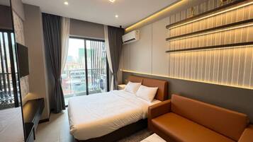 2 bedrooms, internet, bed sheets