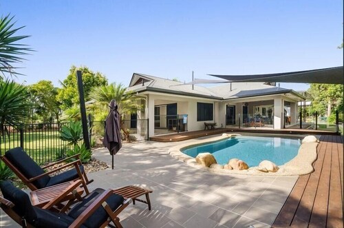 Luxury Tropical Retreat Pool Creek Family Escape
