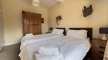 Iron/ironing board, free WiFi, bed sheets