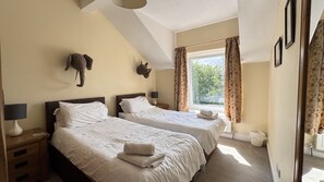 Iron/ironing board, free WiFi, bed sheets - Lake Road Heights  - sleeps 6 guests  in 3 bedrooms (Keswick)